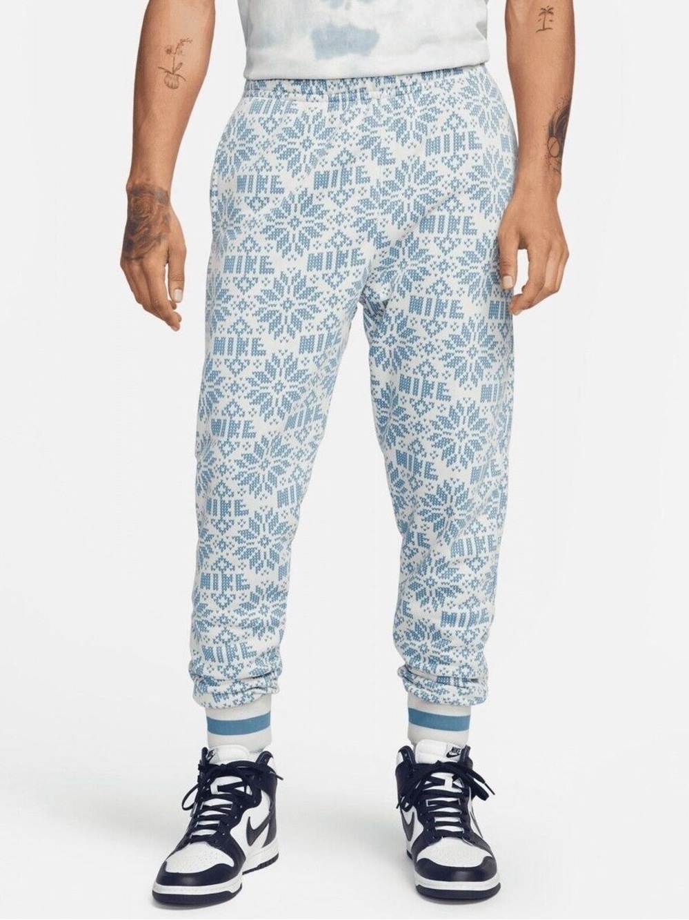 Nike Sportswear Club Festive Holiday Fleece Joggers Sweatpants Snowflake Sz M